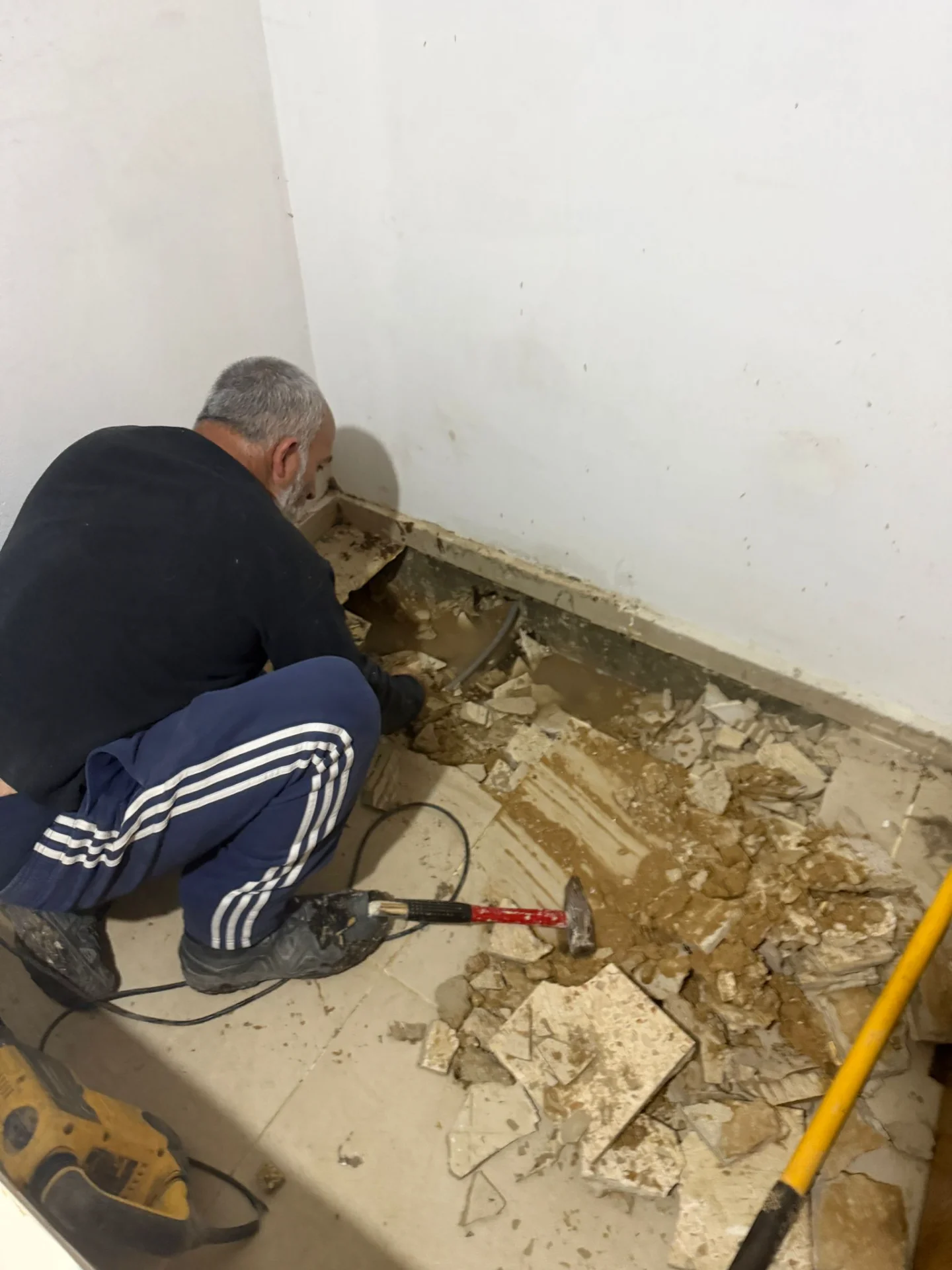 איתור נזילה בבית